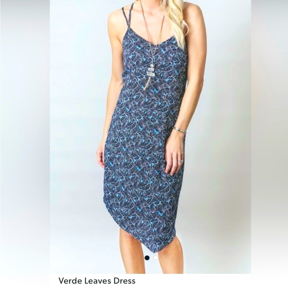 Super cute, spaghetti strapped summer dress by Tommy Bahama. Size large.